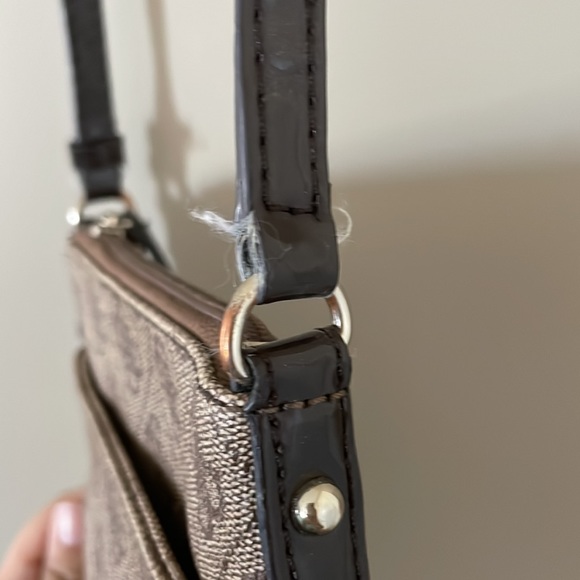 GUESS crossbody bag - Picture 5 of 9